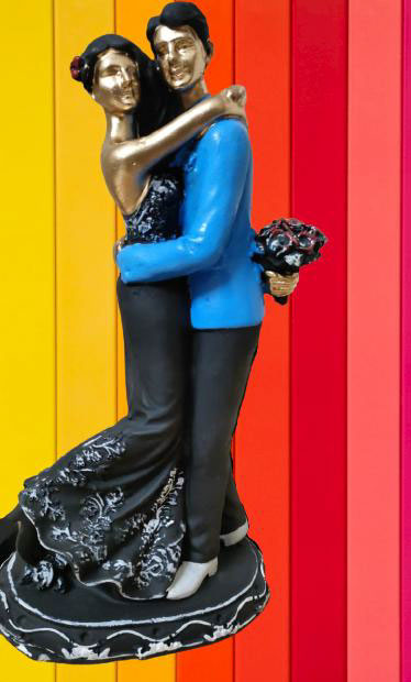 Romantic Love Couple Statue (H-25 cm x W-13 cm) | Book Bargain Buy